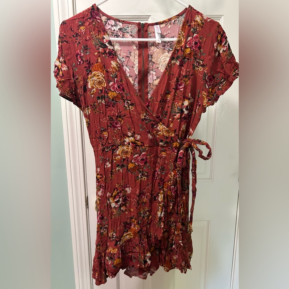 Women’s Xhiliration Short Sleeve Small Floral Wrap Dress